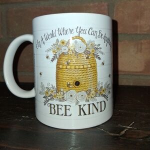 New In Box Leanin' Tree Mug, Bee Kind